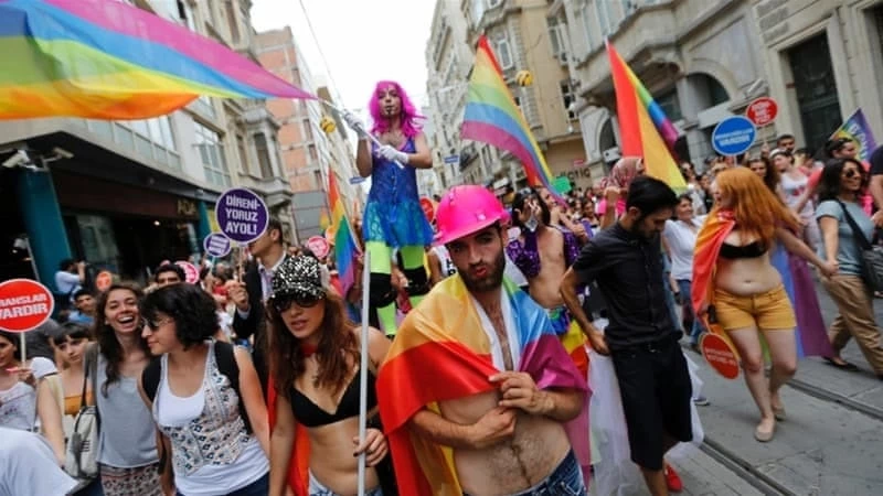 Θα πέσει άγριο ξύλο στην Τουρκία: Gay Pride στην Κωνσταντινούπολη παρά την ρητή απαγόρευση Ερντογάν!
